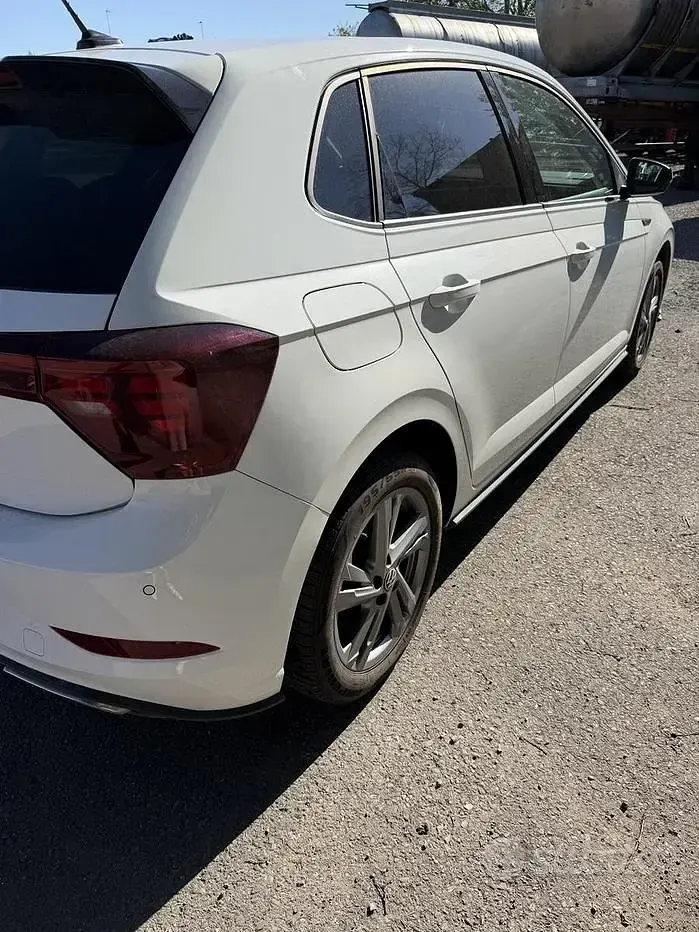 Usata VW Polo R-line 95 CV (69 kW) 2023 Bianco Utilitaria