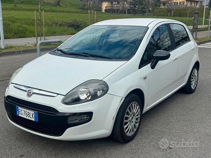 Usata Fiat Grande Punto 65 CV (47 kW) 2011 Bianco Utilitaria