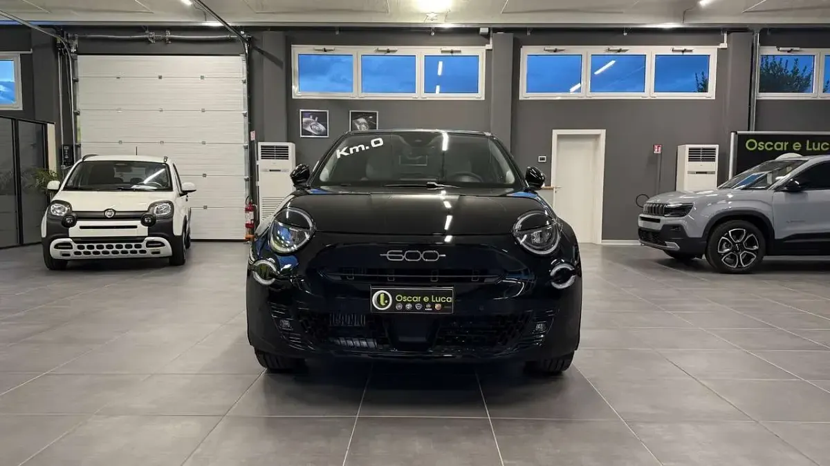 Usata Fiat 600 La Prima 110 CV (80 kW) 2025 Nero SUV