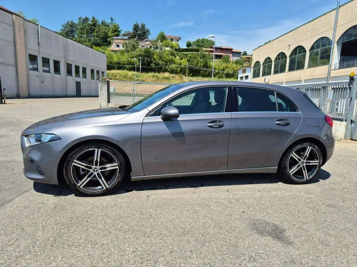 Usata Mercedes A180 Business 116 CV (85 kW) 2022 Grigio Berlina