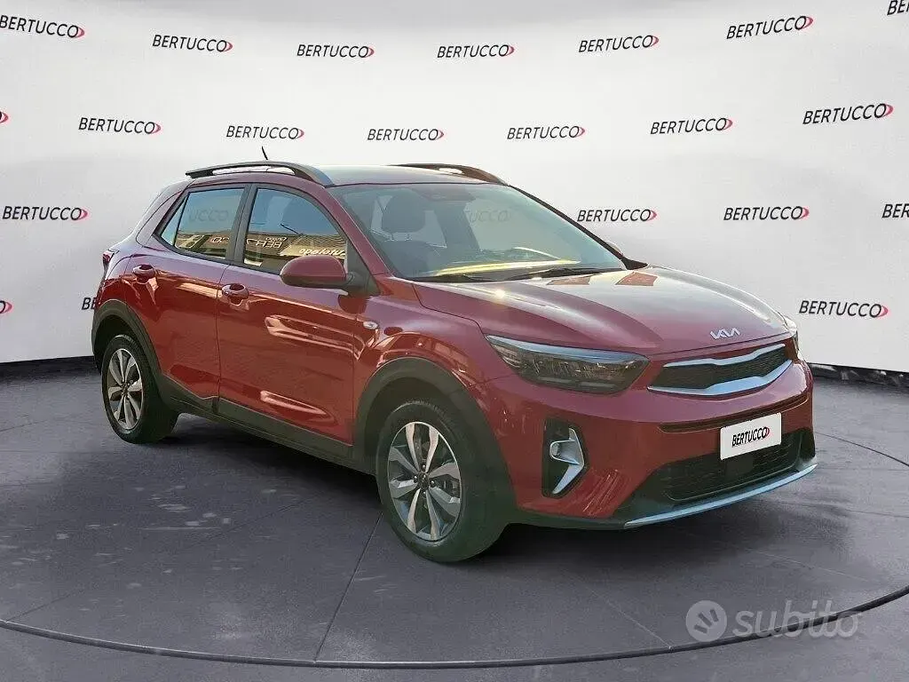 Second-hand Kia Stonic Urban 83 CP (61 kW) 2024 Roșu SUV