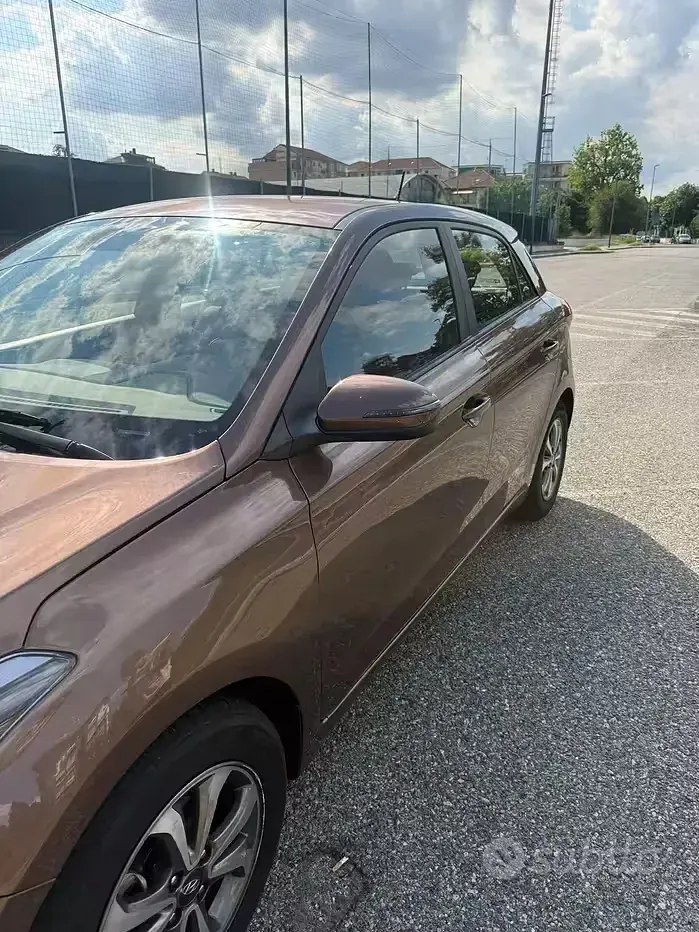 Usata Hyundai i20 75 CV (55 kW) 2019 Marrone Utilitaria