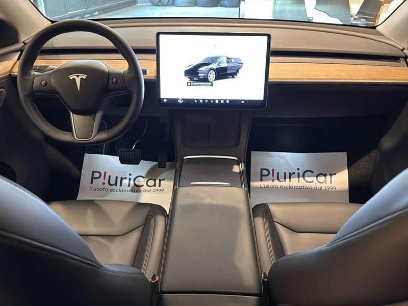 Usata Tesla Model Y Standard Range 125 kW (170 CV) 2024 Nero SUV