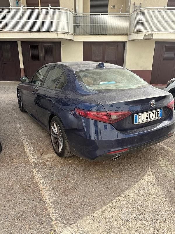 Usata Alfa Romeo Giulia Business 150 CV (110 kW) 2017 Blu/azzurro Berlina