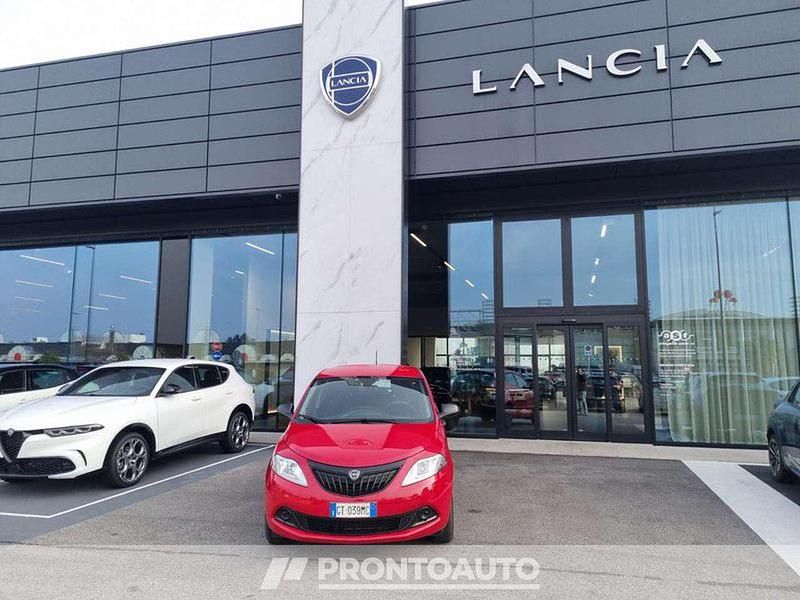 Usata Lancia Ypsilon S 70 CV (51 kW) 2024 Rosso Utilitaria