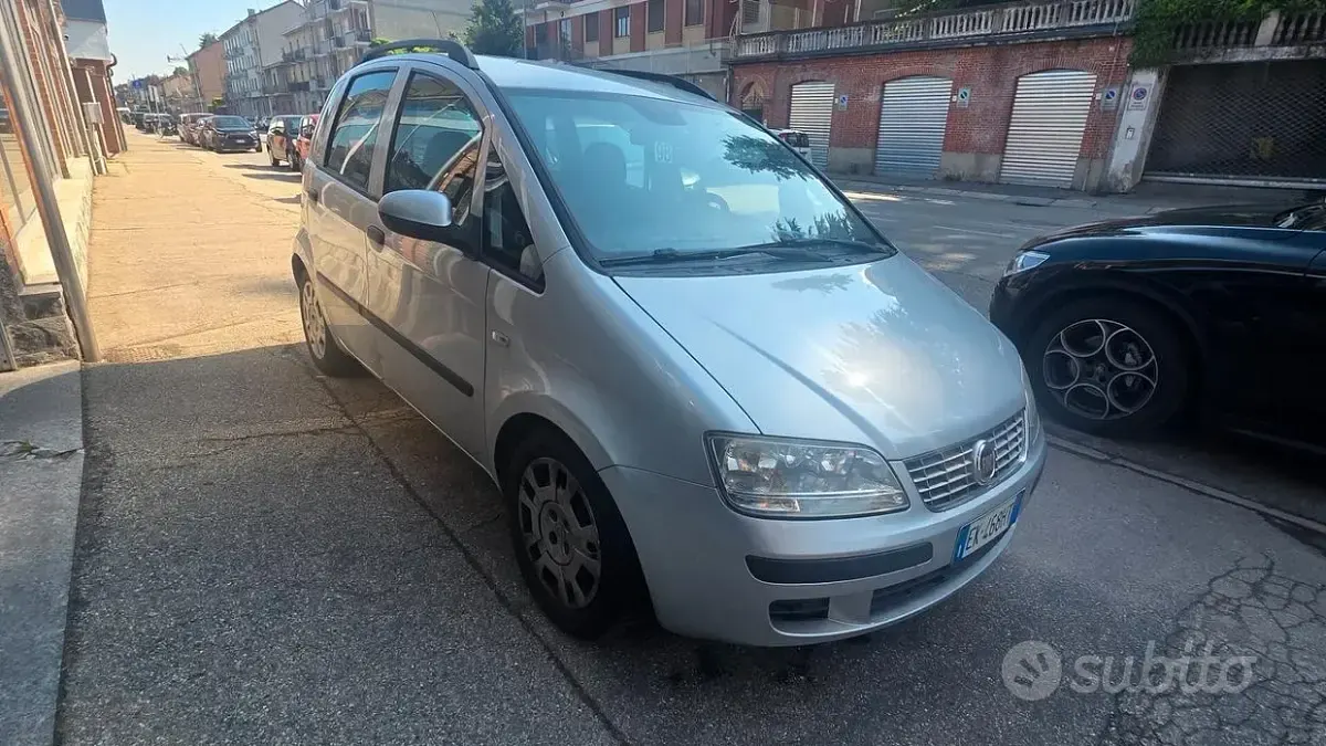 Usata Fiat Idea Active 95 CV (69 kW) 2011 Grigio Monovolume