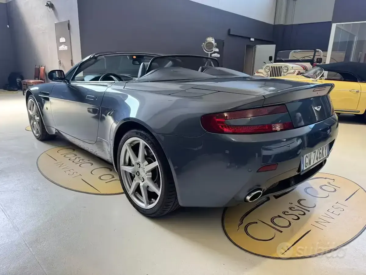 Usata Aston Martin V8 Vantage 385 CV (283 kW) 2007 Azzurro Cabrio