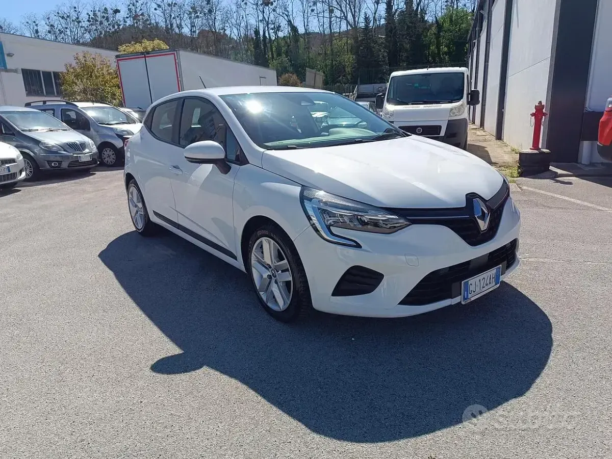 Używany Renault Clio V Intens 91 KM (66 kW) 2022 Sedan/Limuzyna