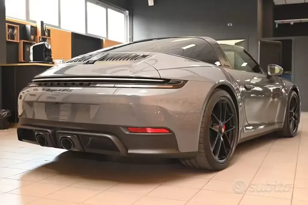 Nuova Porsche 911 Targa 4 541 CV (397 kW) 2026 Grigio Cabrio