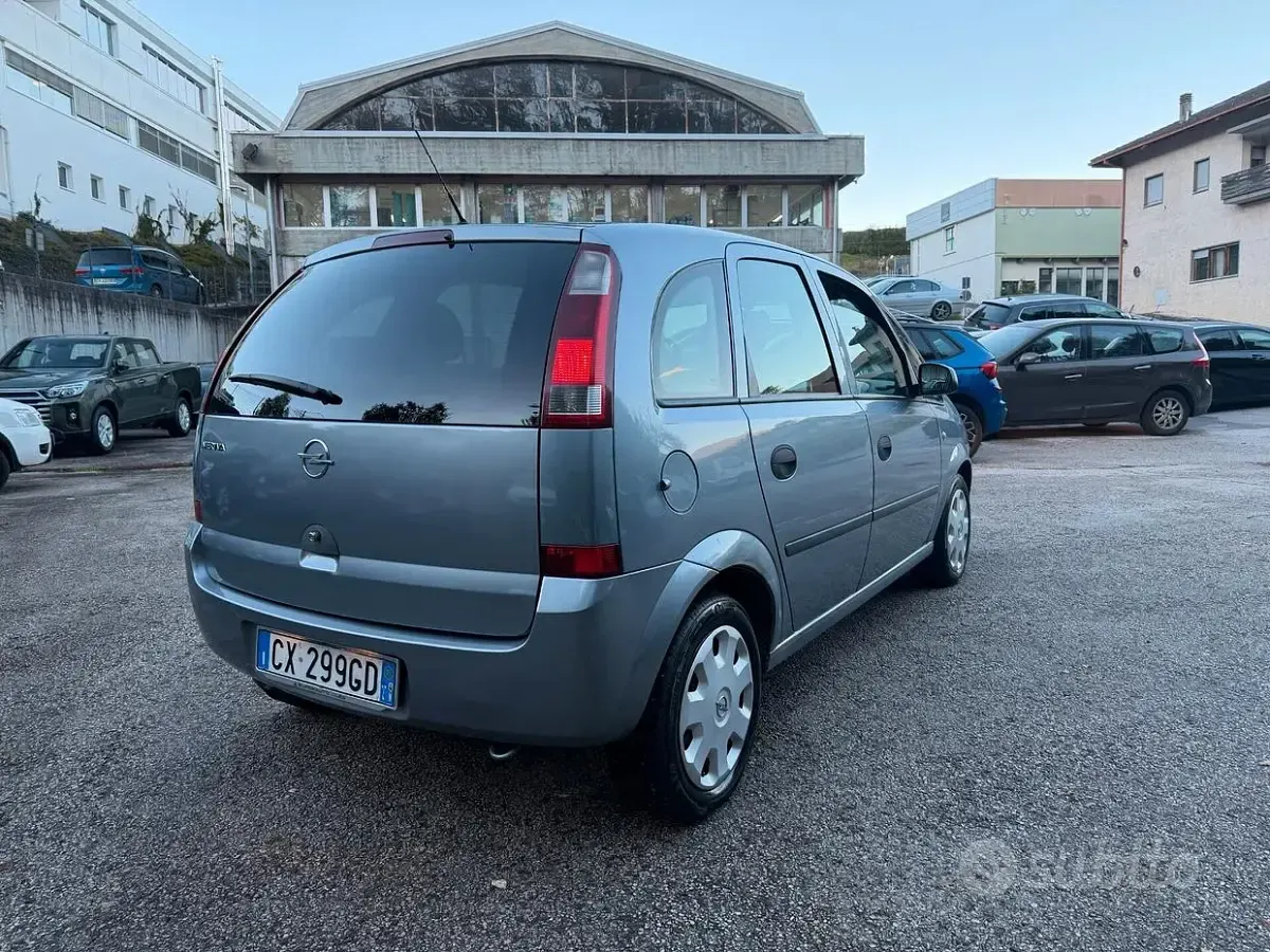 Usata Opel Meriva Enjoy 69 CV (50 kW) 2005 Grigio Monovolume