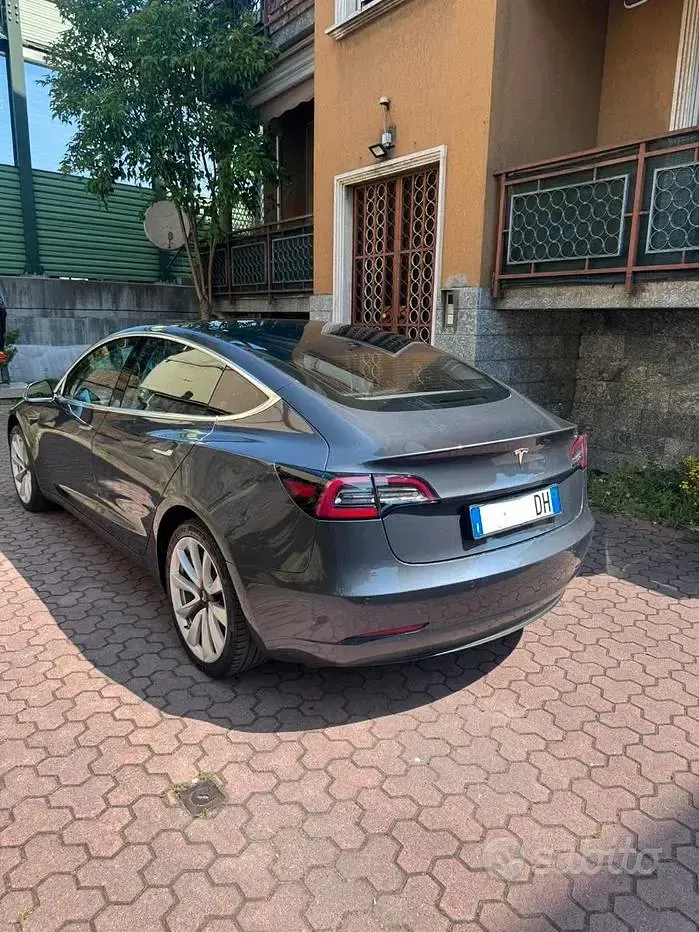 Usata Tesla Model 3 Standard Range 202 kW (275 CV) 2019 Grigio Berlina