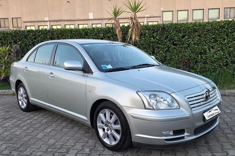 Usata Toyota Avensis 129 CV (94 kW) 2004 Grigio Berlina