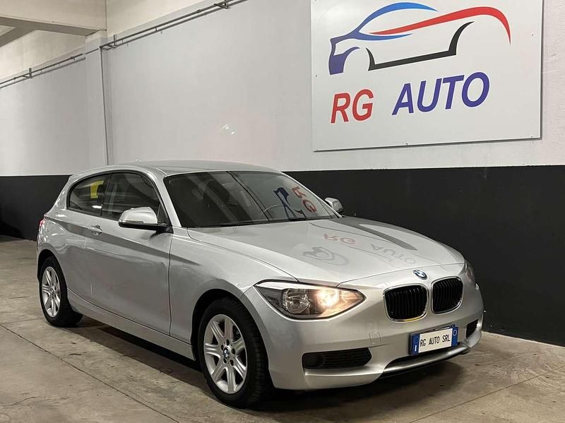 Argento Usata 2013 BMW 114 Due volumi | 7800 € (Buon prezzo) - Immagine 1/4
