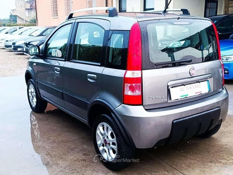 Usata Fiat Panda 4x4 Climbing 69 CV (50 kW) 2013 Grigio Utilitaria