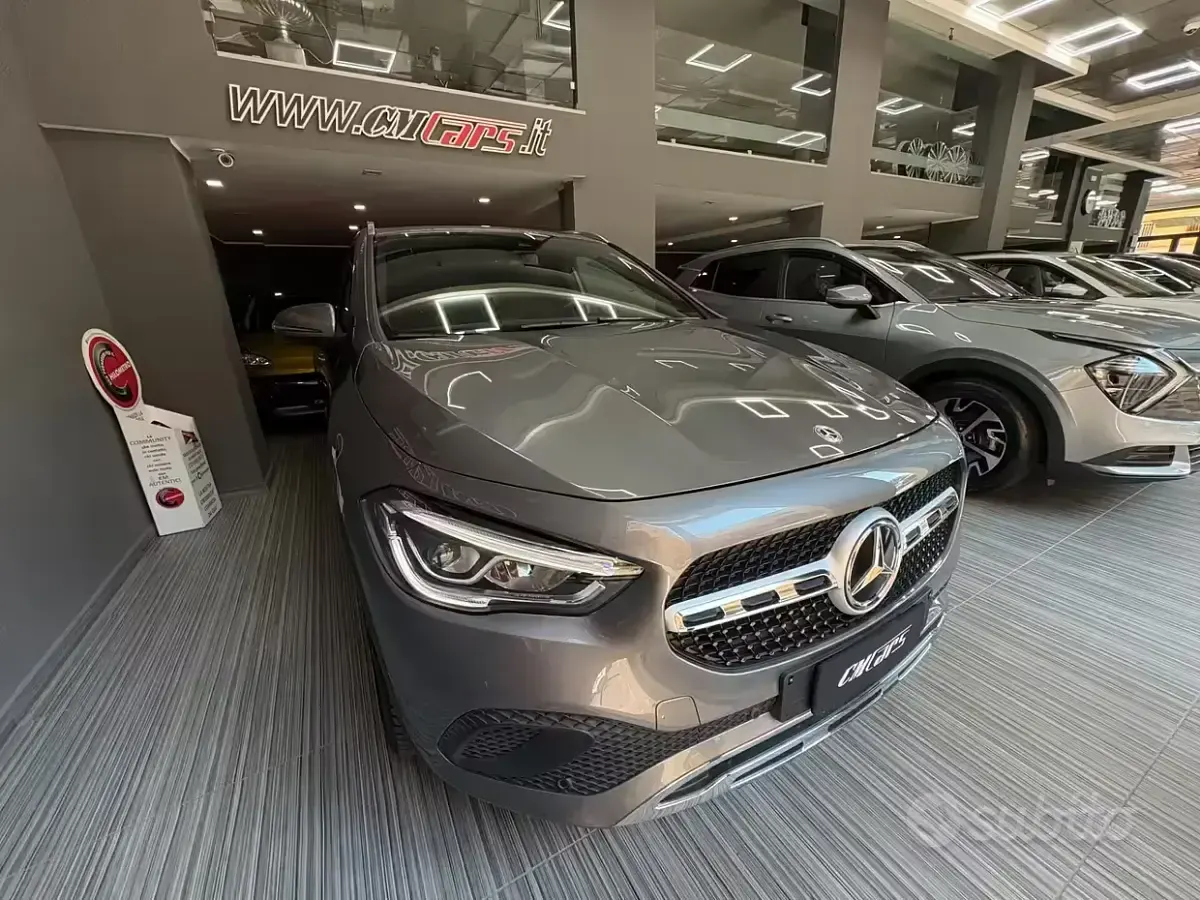 Usata Mercedes GLA200 150 CV (110 kW) 2022 Grigio SUV