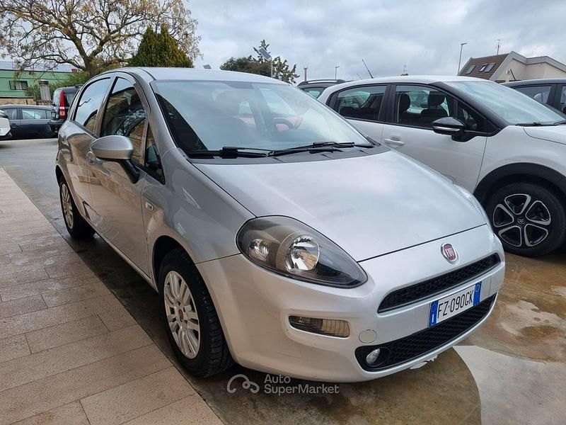 Usata Fiat Punto Lounge 77 CV (56 kW) 2016 Grigio Berlina