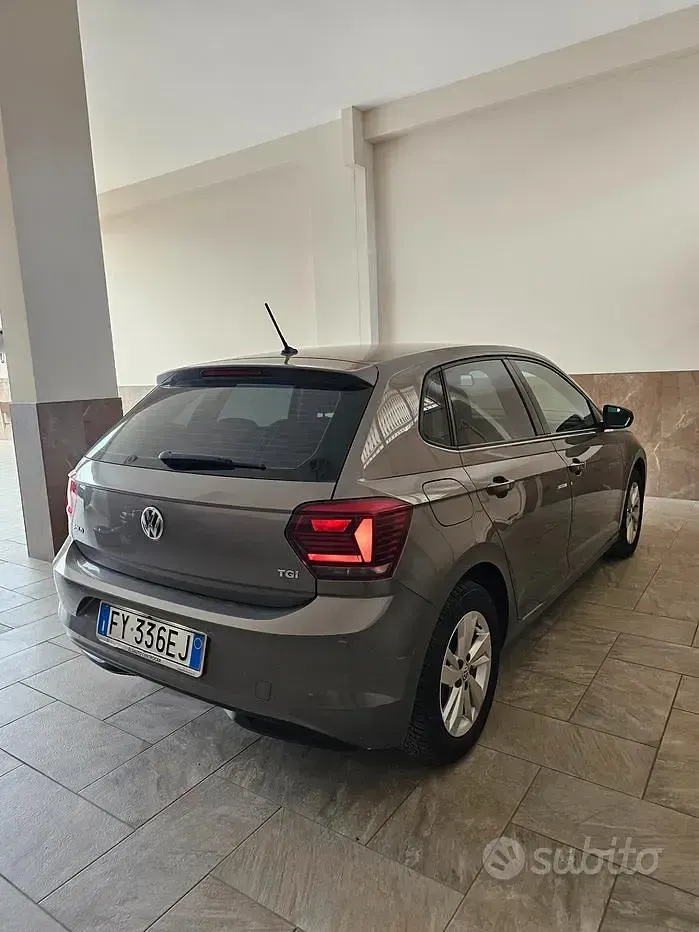 Usata VW Polo Comfortline 90 CV (66 kW) 2019 Grigio Utilitaria