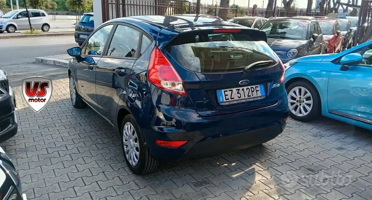 Usata Ford Fiesta 75 CV (55 kW) 2015 Bluazzurro Utilitaria