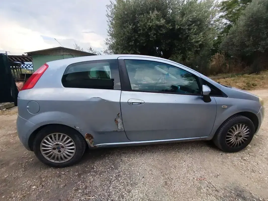 Usata Fiat Grande Punto Active 65 CV (47 kW) 2006 Blu/azzurro Utilitaria