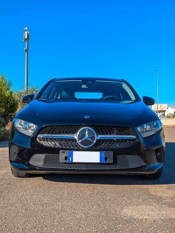 Nero Usata 2022 Mercedes A180 Tre volumi | 22.900 € (Super prezzo) - Immagine 1/4