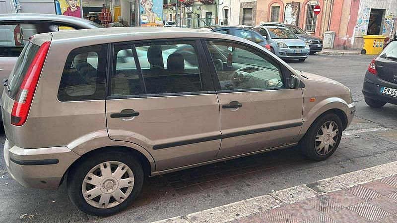 Usata Ford Fusion 80 CV (58 kW) 2003 Grigio Berlina