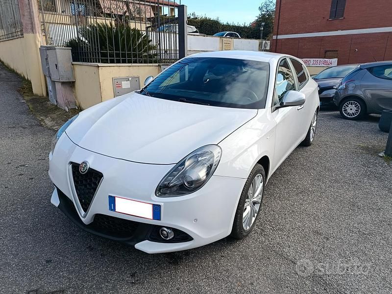 Second-hand Alfa Romeo Giulietta Super 120 CP (88 kW) 2018 Alb Hatchback