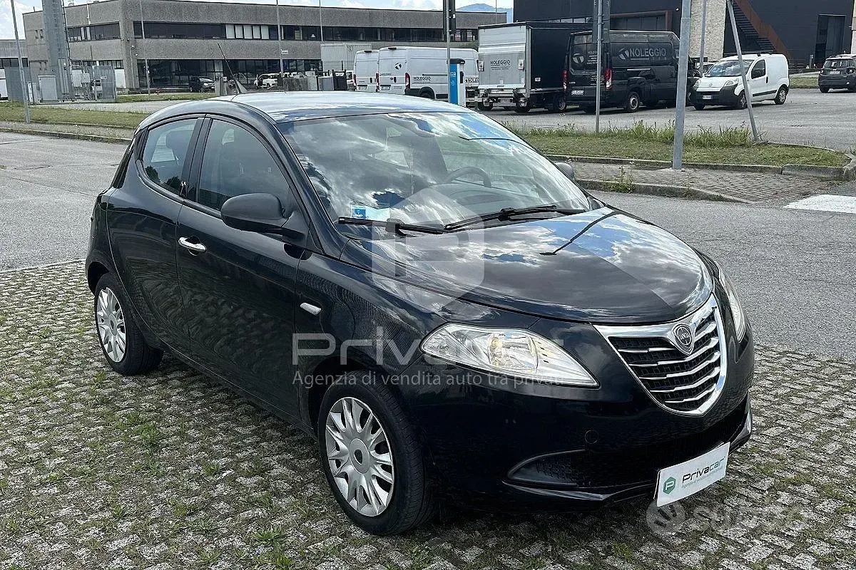 Usata Lancia Ypsilon Silver 69 CV (50 kW) 2014 Nero Utilitaria