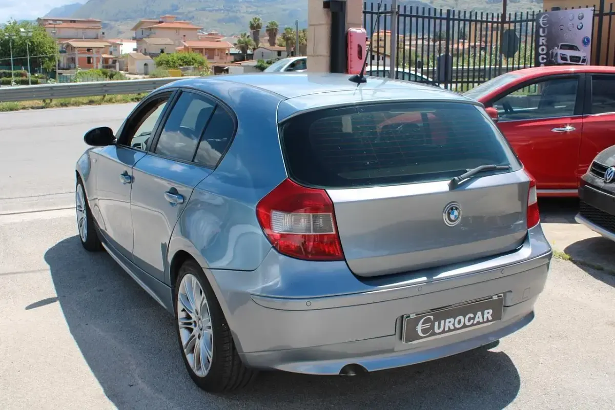 Usata BMW 118 122 CV (89 kW) 2004 Argento Utilitaria