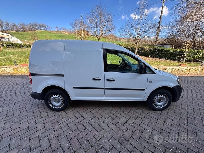 Usata VW Caddy 102 CV (75 kW) 2011 Bianco Monovolume