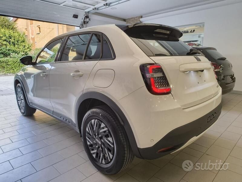 Nuova Fiat 600 Comfort 101 CV (74 kW) 2025 Bianco(met.) SUV
