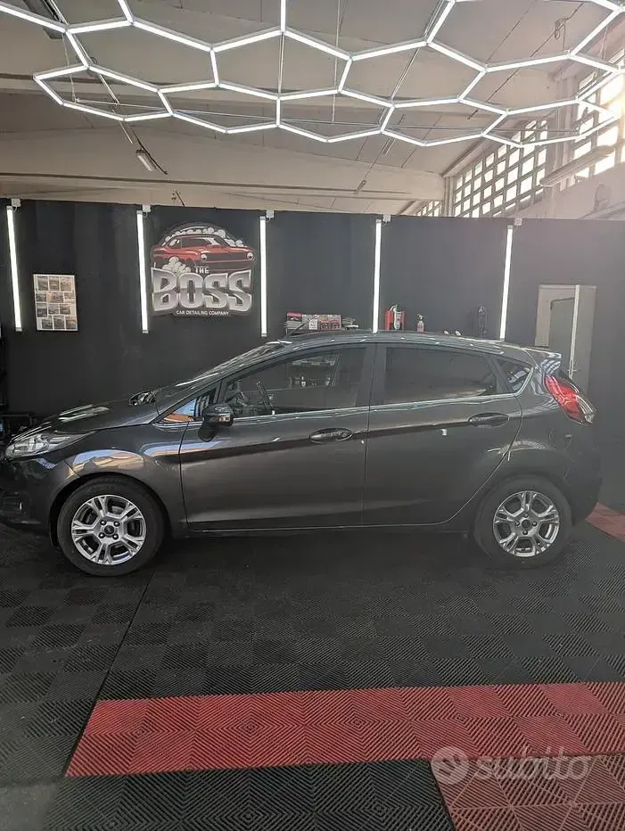 Usata Ford Fiesta 80 CV (58 kW) 2016 Blu Utilitaria