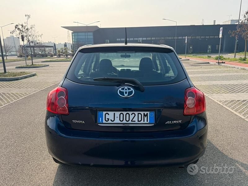 Usata Toyota Auris 2006 Blu Utilitaria