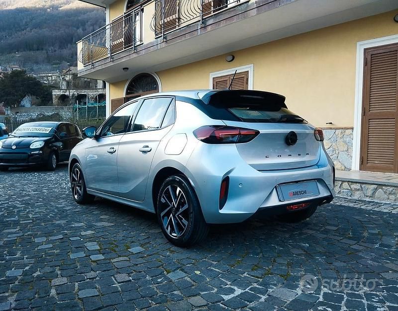 Usata Opel Corsa 101 CV (74 kW) 2025 Grigio Utilitaria
