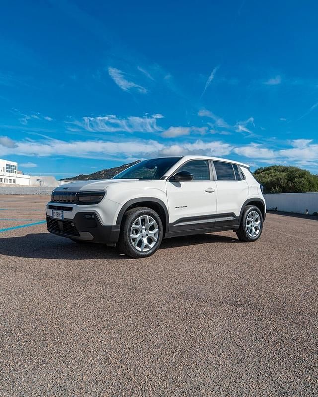 Usata Jeep Avenger Longitude 101 CV (74 kW) 2024 Bianco SUV