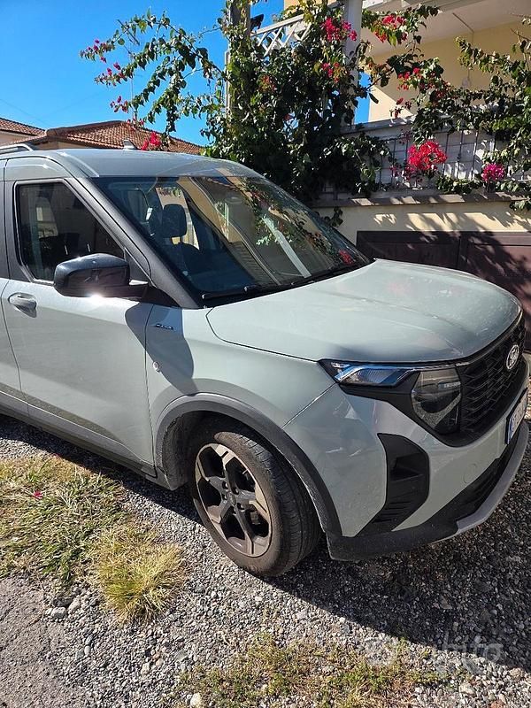 Usata Ford Courier 2024 Verde Monovolume