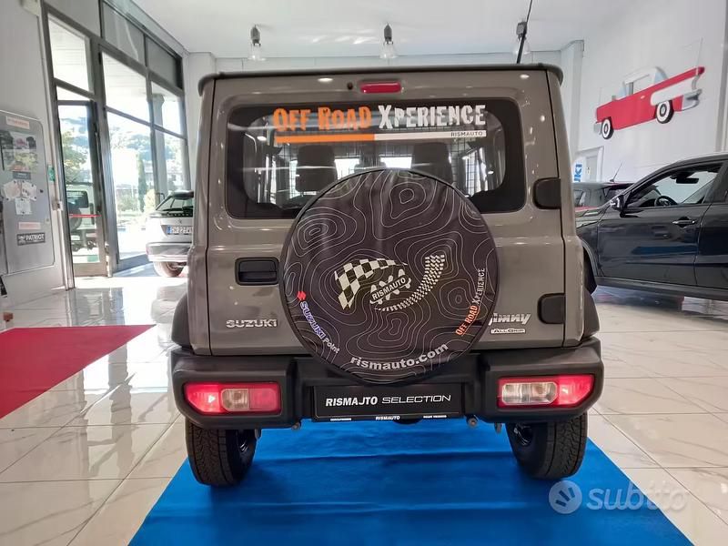 Usata Suzuki Jimny 102 CV (75 kW) 2022 Grigio SUV