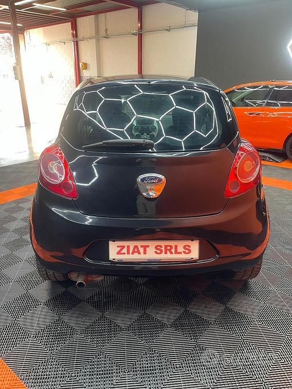 Usata Ford Ka Titanium 69 CV (50 kW) 2015 Nero Utilitaria