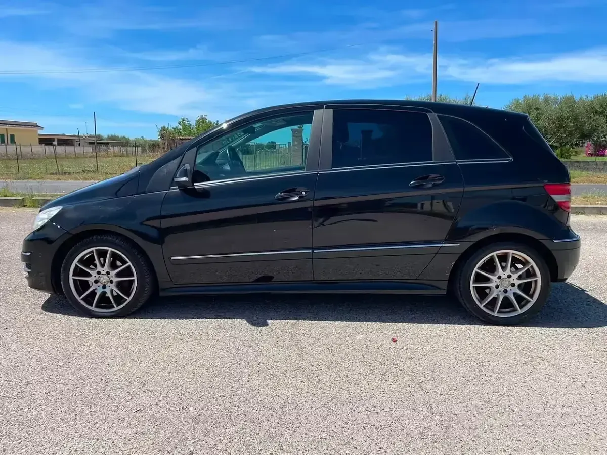 Usata Mercedes B200 140 CV (102 kW) 2010 Nero Monovolume
