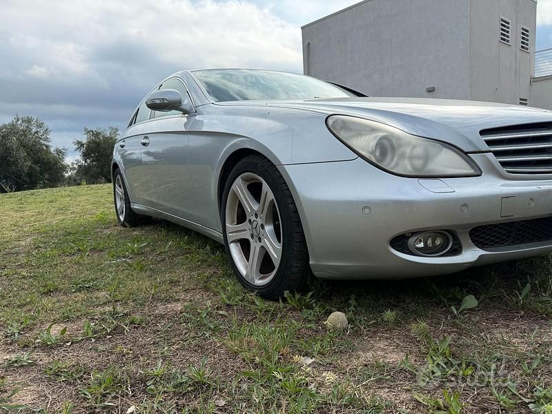 Argento Usata 2005 Mercedes CLS320 Coupé | 6000 € (Ottimo prezzo) - Immagine 1/4