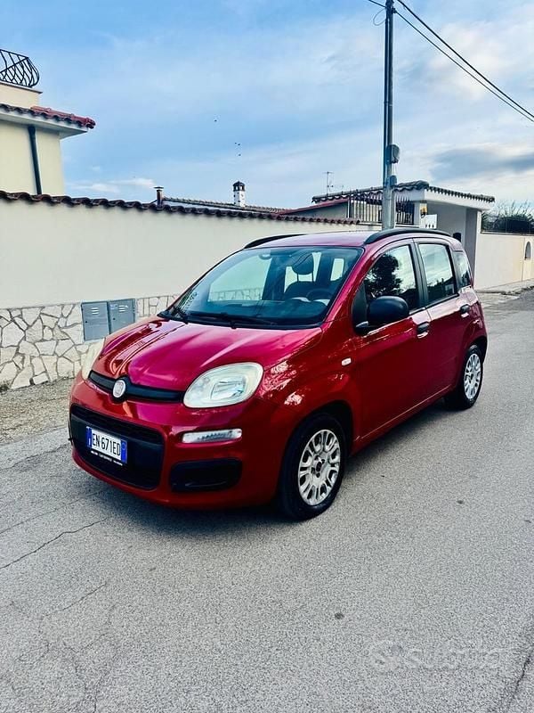 Rosso Usata 2013 Fiat Panda Lounge Tre volumi | 4300 € (Ottimo prezzo) - Immagine 1/4