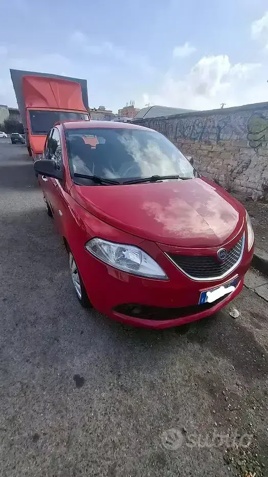 Usata Lancia Ypsilon 69 CV (50 kW) 2016 Rosso Utilitaria