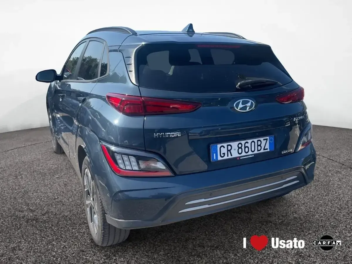 Usata Hyundai Kona 100 kW (136 CV) 2023 Grigio scuro SUV