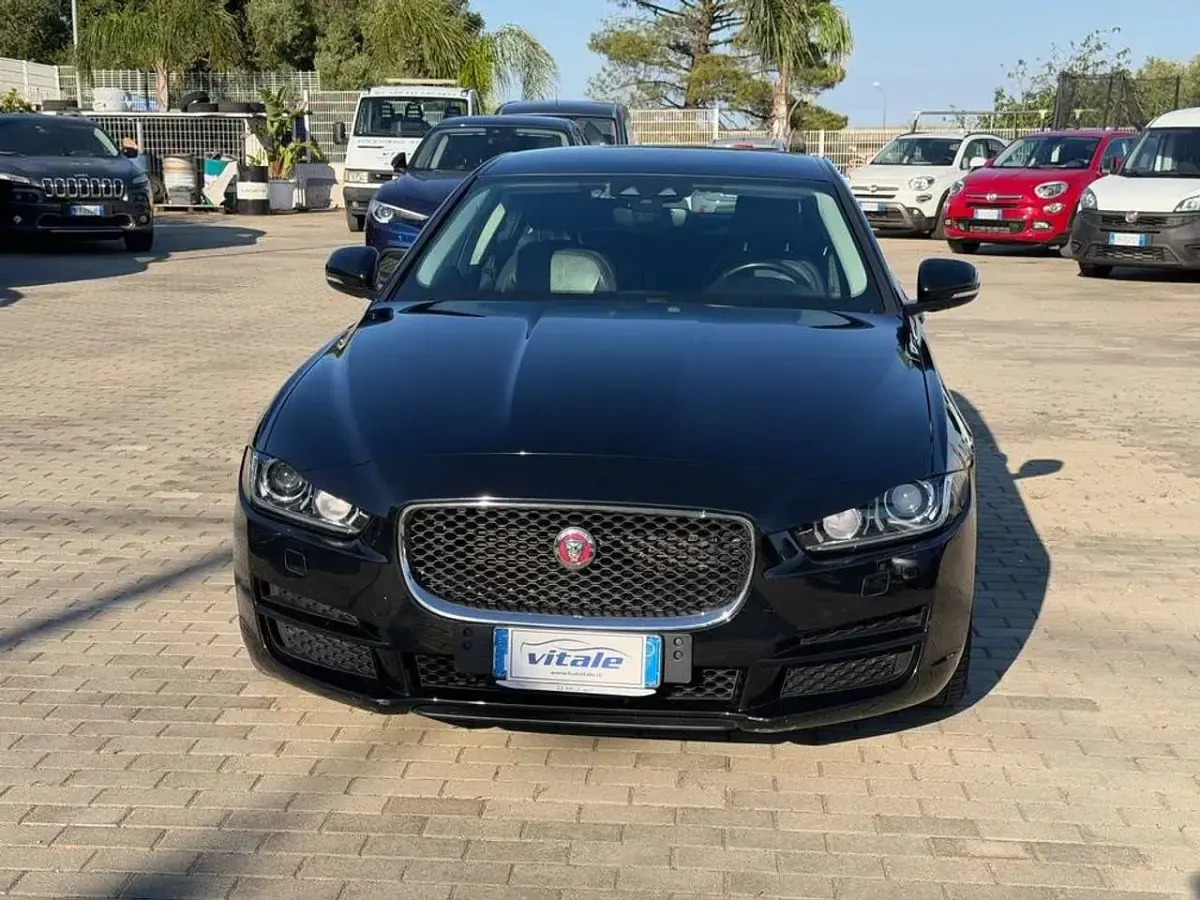 Usata Jaguar XE 179 CV (131 kW) 2017 Nero Berlina