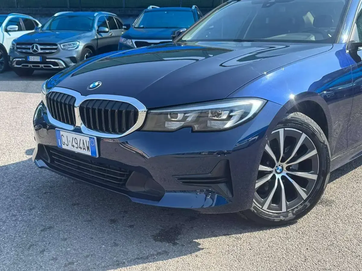 Usata BMW 320 190 CV (139 kW) 2022 Blu/azzurro Berlina