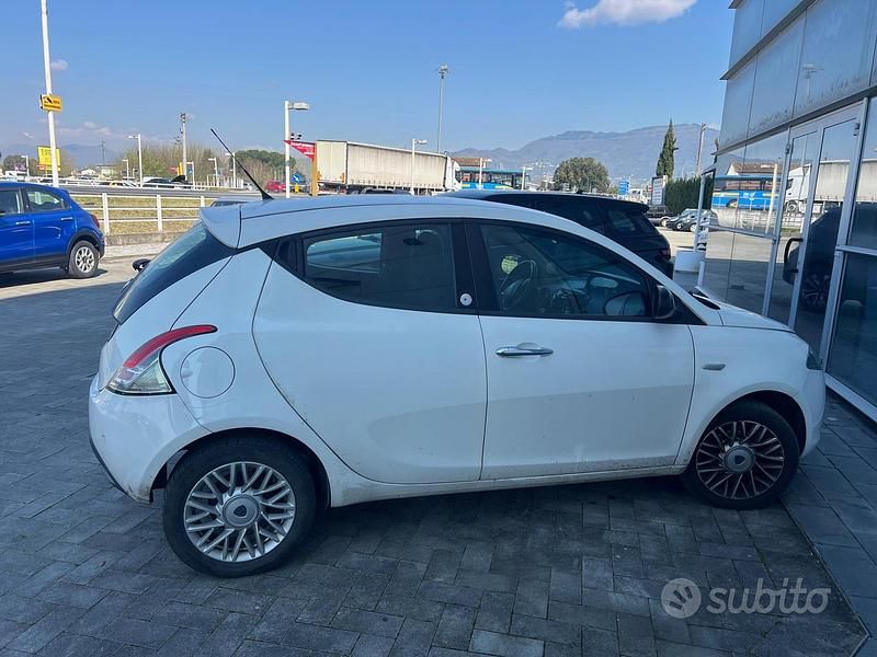 Usata Lancia Ypsilon Silver 69 CV (50 kW) 2014 Bianco Utilitaria