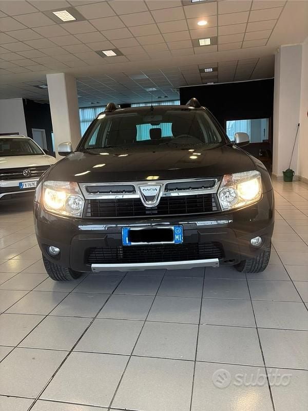 Usata Dacia Duster Lauréate 105 CV (77 kW) 2011 Nero Station wagon