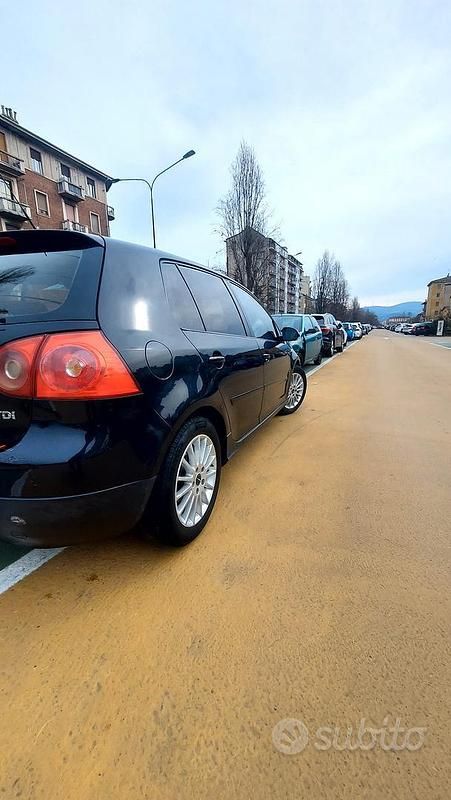 Usado VW Golf V 2007 Negro Berlina
