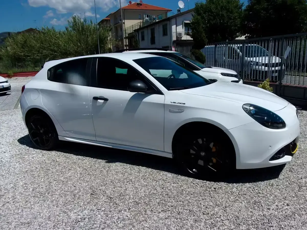 Usata Alfa Romeo Giulietta Veloce 170 CV (125 kW) 2020 Bianco Utilitaria