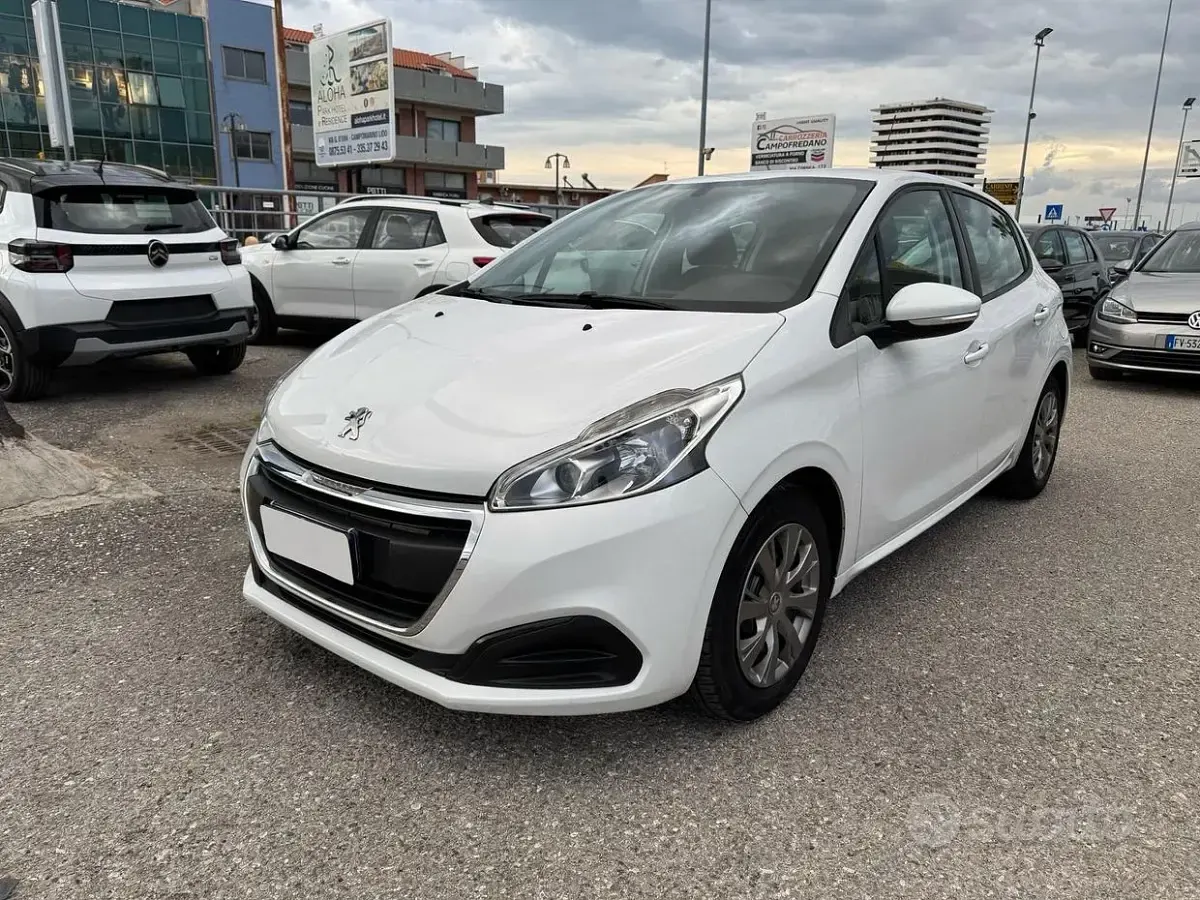 Usata Peugeot 208 Active 68 CV (50 kW) 2018 Bianco Utilitaria