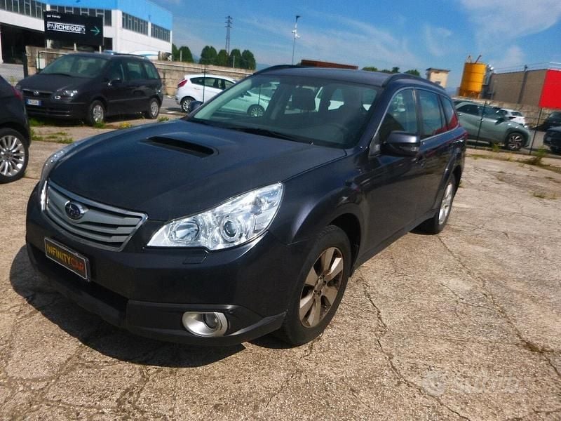 Usata Subaru Outback Trend 150 CV (110 kW) 2012 Nero Station wagon